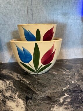 Vintage Watt Pottery Tulip Bowl Set
